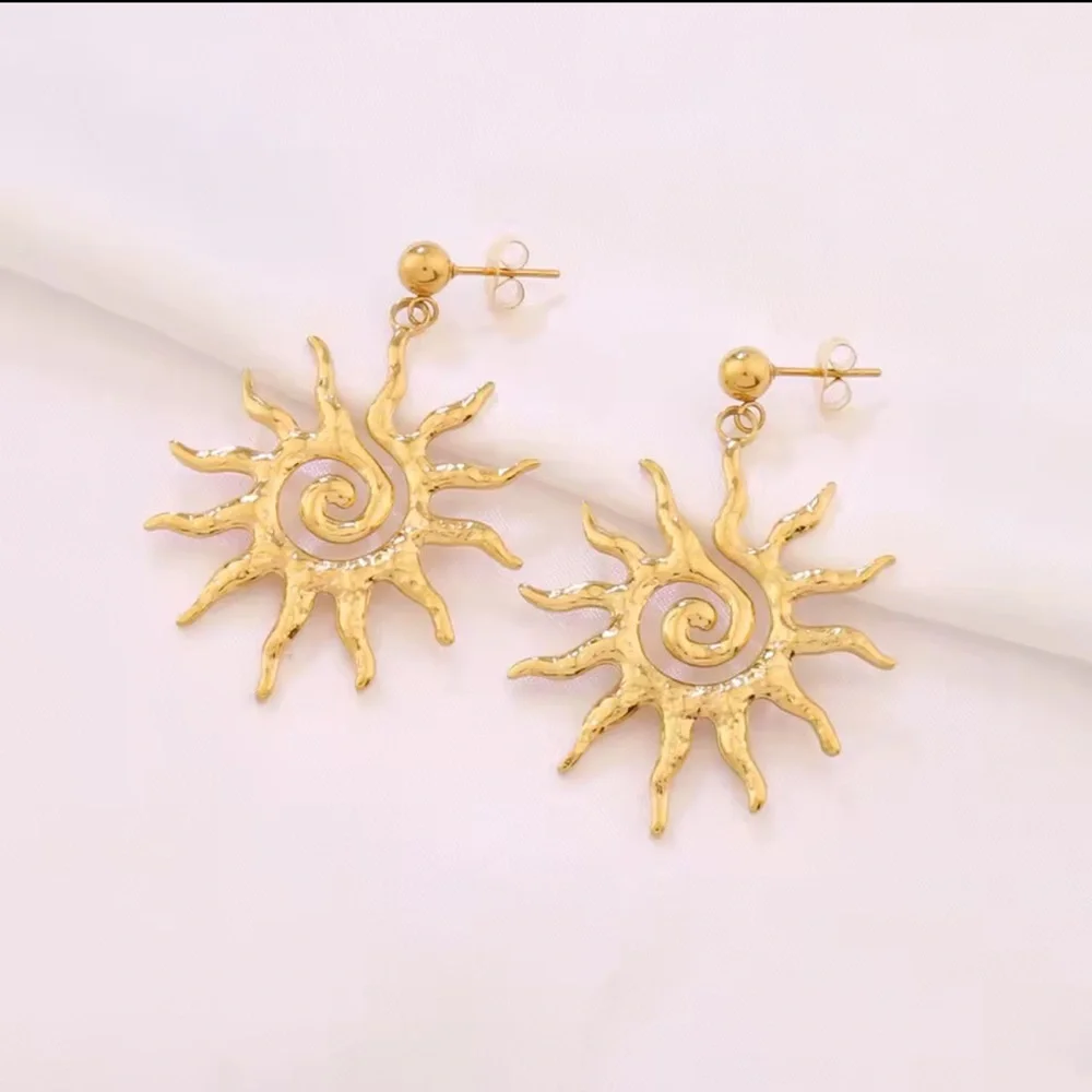 18K Gold Radiant Sun Earrings NEW! - Picture 8 of 13